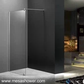 Cửa tắm vòi hoa sen đi kèm với một màn hình thủy tinh